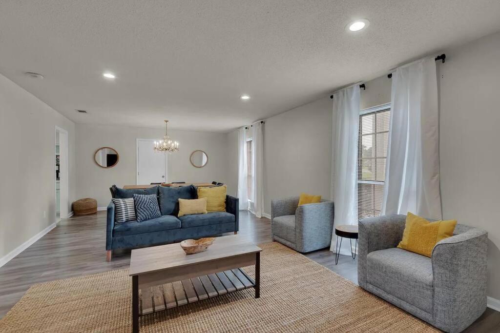 Quiet Relaxing Home - Close To Downtown & Beach 4Br-2Bt 펜사콜라 외부 사진