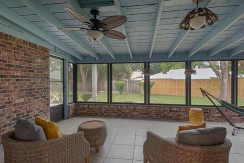 Quiet Relaxing Home - Close To Downtown & Beach 4Br-2Bt 펜사콜라 외부 사진
