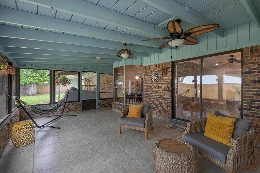 Quiet Relaxing Home - Close To Downtown & Beach 4Br-2Bt 펜사콜라 외부 사진